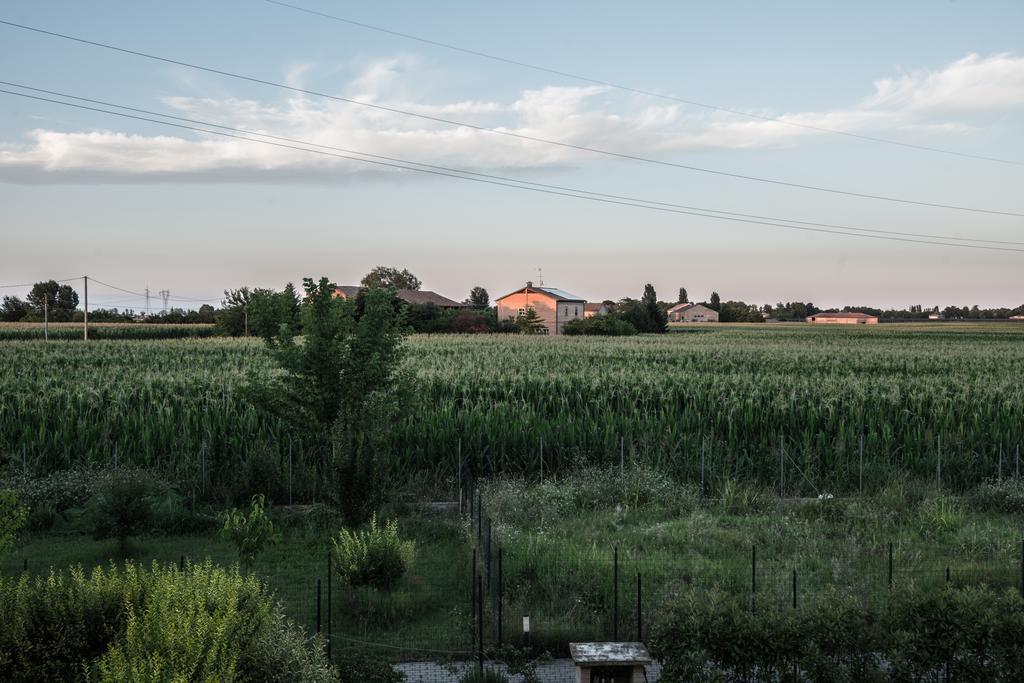 Parco Urbano Lägenhet Ferrara Rum bild