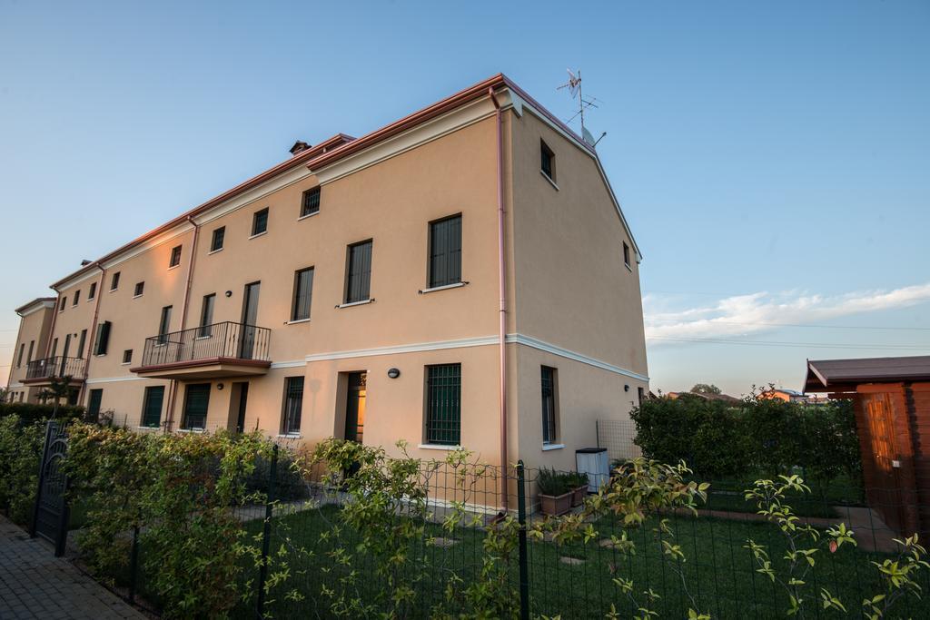 Parco Urbano Lägenhet Ferrara Rum bild