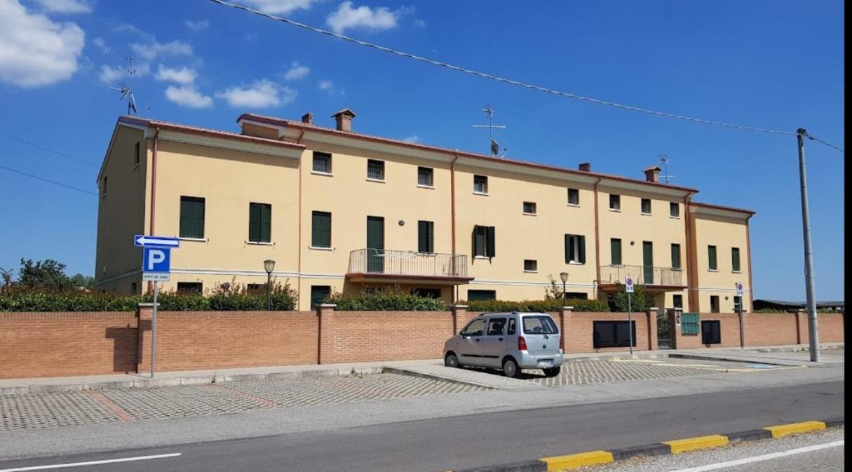 Parco Urbano Lägenhet Ferrara Exteriör bild