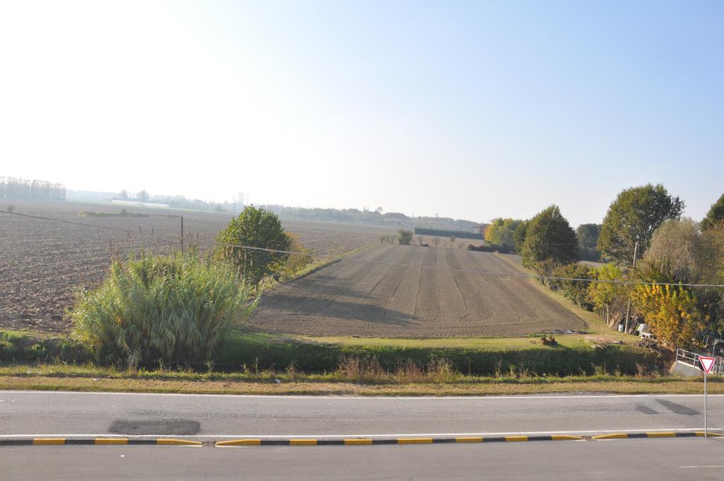 Parco Urbano Lägenhet Ferrara Rum bild